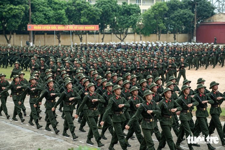 Bộ Quốc phòng phản hồi kiến nghị tăng số lượng nhập ngũ, giảm thời hạn tại ngũ- Ảnh 1. Lực lượng tân binh tham gia huấn luyện - Ảnh: NAM TRẦN