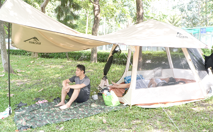 Một ngày camping giữa TP của gia đình anh Hiếu kéo dài khoảng 8 tiếng Một ngày camping giữa TP của gia đình anh Hiếu kéo dài khoảng 8 tiếng