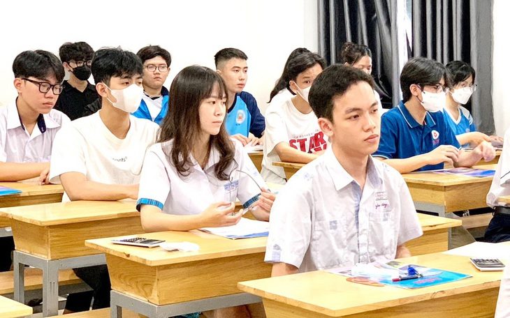 Thí sinh tham dự kỳ thi đánh giá năng lực do ĐH Quốc gia TP.HCM tổ chức năm 2023 - Ảnh: TRẦN HUỲNH