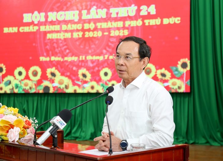 Bí thư Thành ủy TP.HCM Nguyễn Văn Nên phát biểu tại hội nghị - Ảnh: THẢO LÊ