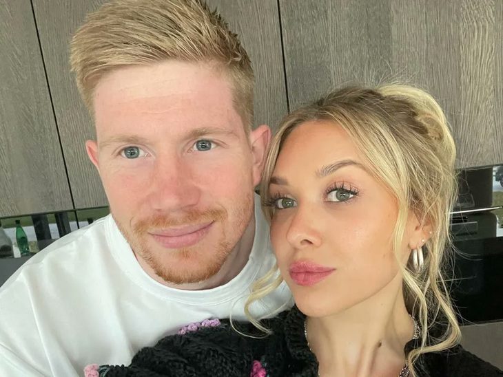 Các tuyển thủ Bỉ không còn 'cô đơn' ở Euro 2024- Ảnh 1. Tiền vệ Kevin De Bruyne và vợ sẽ có dịp gặp gỡ và thân mật với nhau theo "quy tắc âu yếm" của đội tuyển Bỉ - Ảnh: Getty