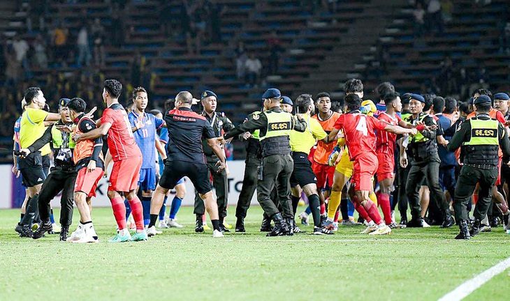 Thái Lan nỗ lực cải thiện hình ảnh sau vụ hỗn chiến ở trận chung kết SEA Games 32 - Ảnh: NAM TRẦN Thái Lan nỗ lực cải thiện hình ảnh sau vụ hỗn chiến ở trận chung kết SEA Games 32 - Ảnh: NAM TRẦN